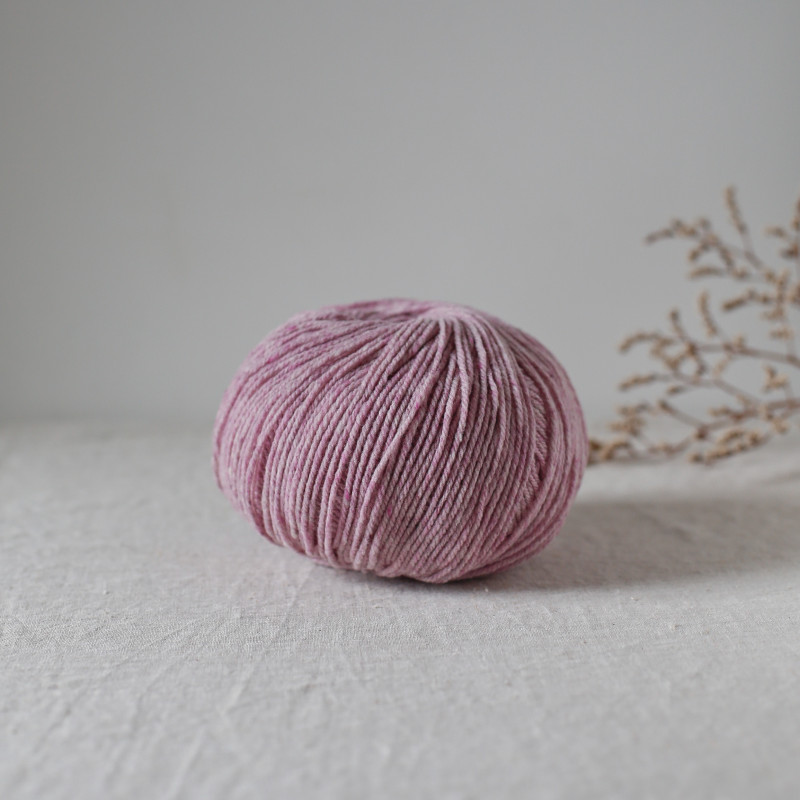 Gilliat knitting yarn, woolen spun merino